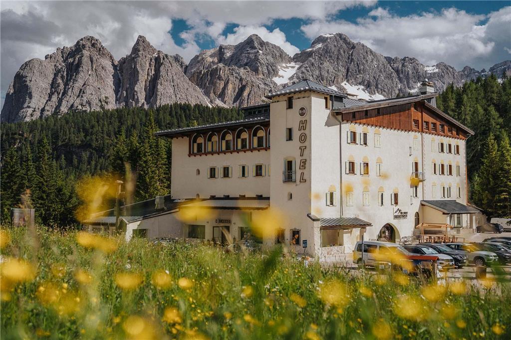 B&B Hotel Passo Tre Croci Cortina Cortina d'Ampezzo Buitenkant foto